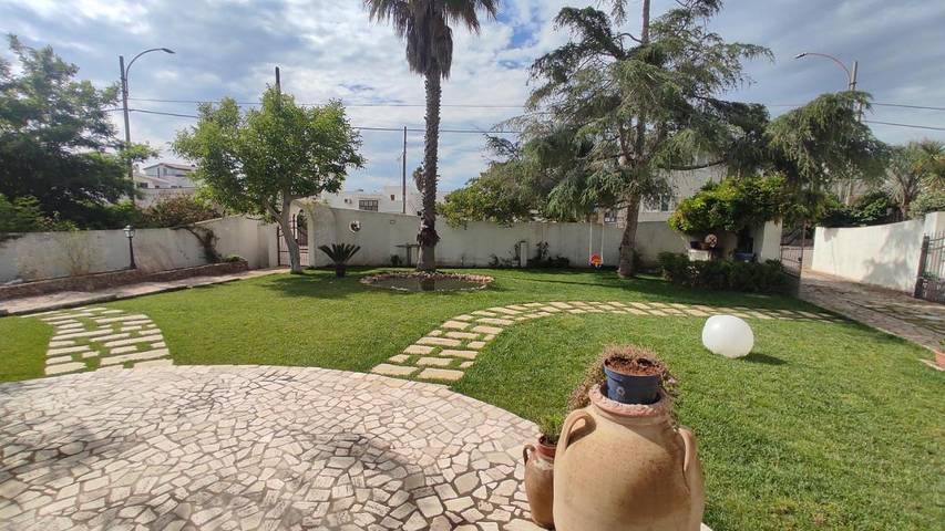 Location de vacances pour 6 personnes, avec jardin à Miggiano