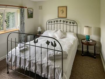 Vacation Rental for 5 Guests in Cranborne Chase, South West England, Picture 2