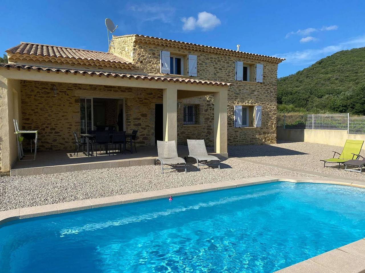 Villa für 6 Personen mit Pool in Saint-Laurent-de-Carnols, Nimes und Umgebung