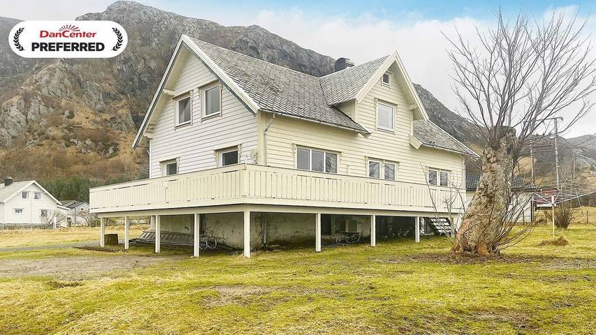 Ferienhaus für 8 Personen, mit Terrasse und Ausblick sowie Garten, mit Haustier in Bremanger
