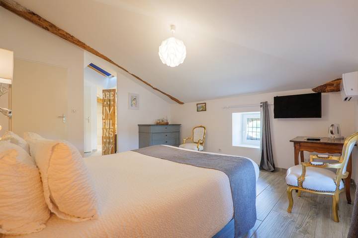 Ferienwohnung für 2 Personen, mit Garten und Sauna sowie Kinderpool und Whirlpool in der Ardèche