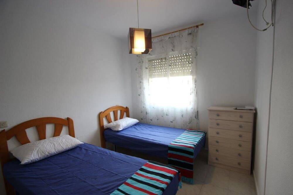 Villa 4 Chambres + 2 Salles De Bains + Piscine + Wifi + Climatisation Dans Toutes Les Chambres! in Torrevieja, Costa Blanca