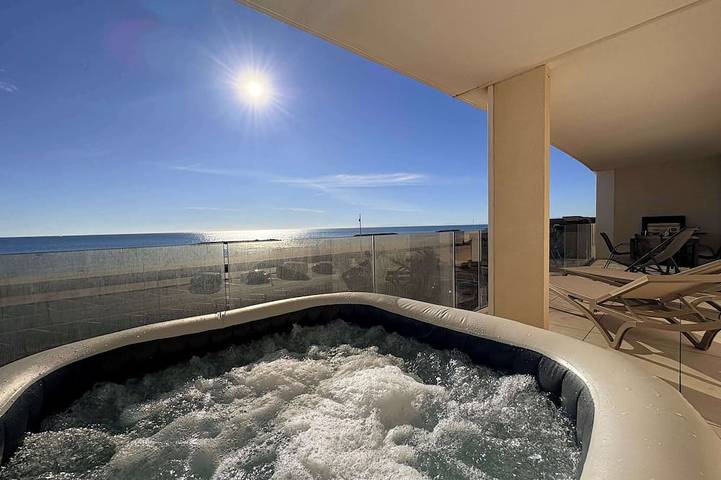 Gîte pour 4 personnes, avec piscine ainsi que jacuzzi et balcon dans Casino de Valras Plage