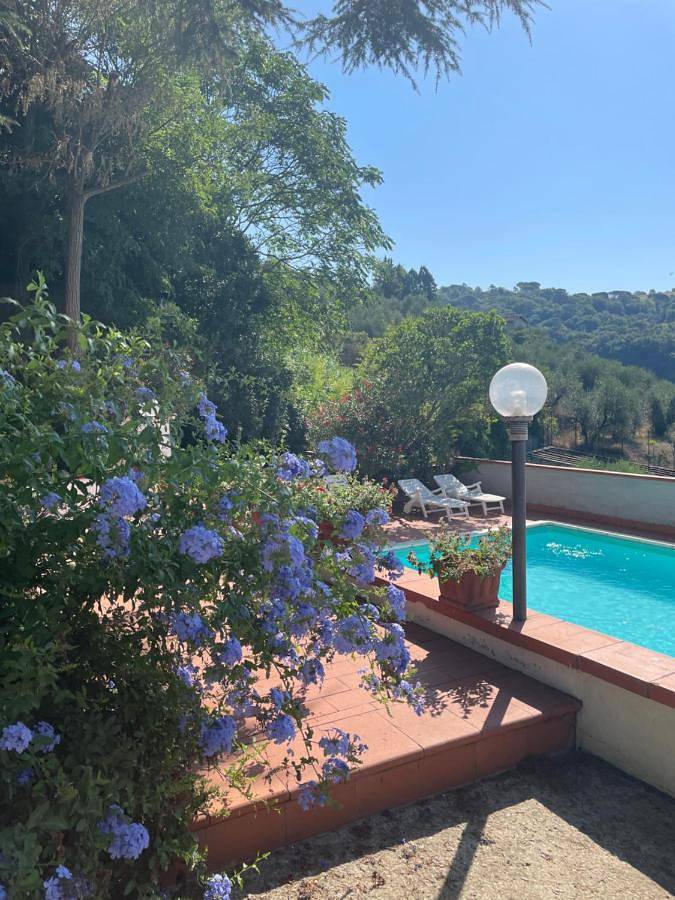 Appartamento per 6 persone, con Terrazza e Giardino nonché Piscina e Panorama a Carmignano