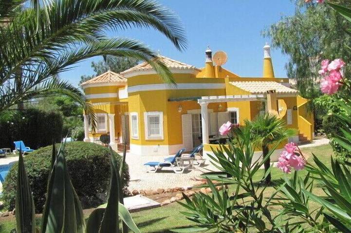 Villa pour 8 personnes, avec balcon et jardin à Portimão