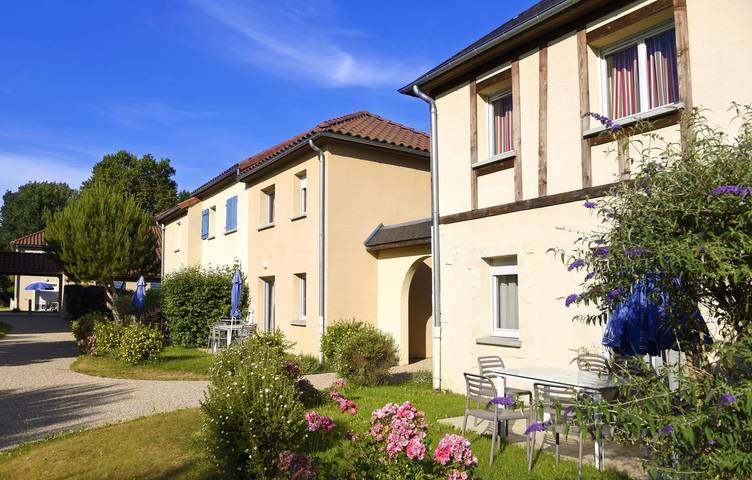 Location de vacances pour 7 personnes, avec jardin et bassin pour enfant ainsi que piscine et terrasse, animaux acceptés à Montignac - 2