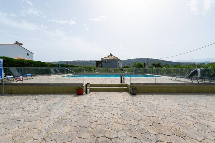 Villa per 6 persone, con Balcone e Terrazza nonché Giardino e Piscina in Mani