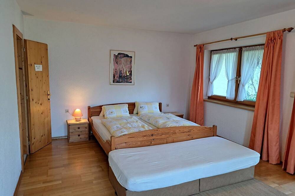 Schitterend vakantiehuis voor 12 personen met Tv en balkon in Hainzenberg, Zillertaler Alpen