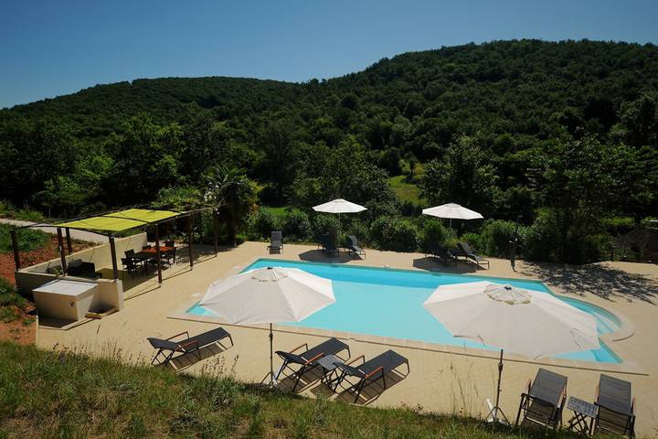 Gîte pour 2 personnes, avec terrasse ainsi que jardin et piscine à Souillac - 2