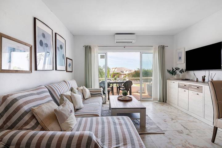Appartement entier, Appartement « Rose » avec vue sur la mer, Wi-Fi et climatisation in Vale do Lobo, Almancil