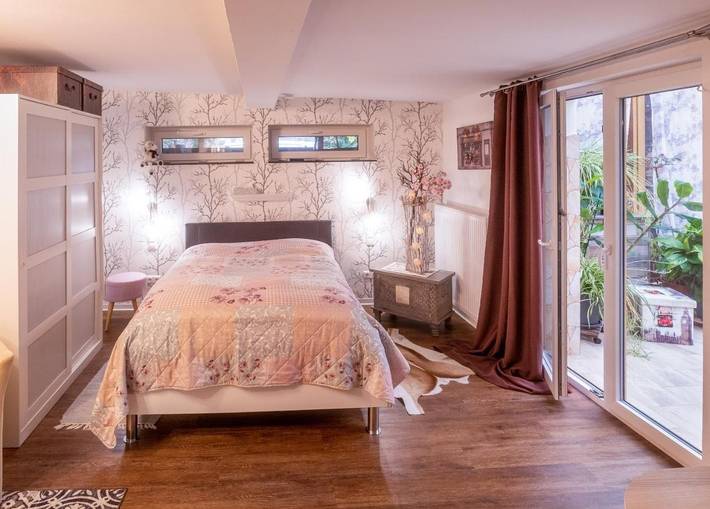 Ferienwohnung für 2 Personen, mit Terrasse und Garten sowie Pool und Sauna in Oranienburg
