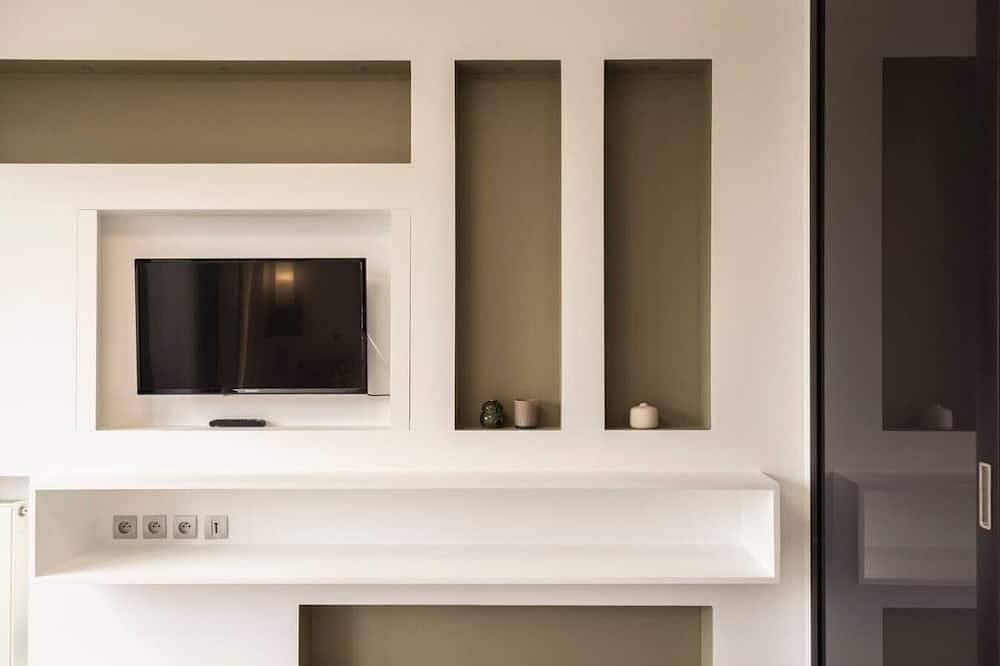 Entire apartment, Spacious 4Br in Paris - 3 Baths - 10 Guests in Montreuil, Seine-Saint-Denis