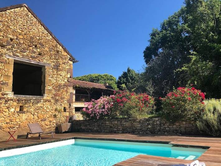 Location de vacances pour 10 personnes, avec vue ainsi que piscine et jardin, animaux acceptés à Carves