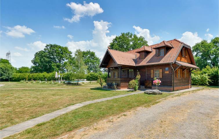 Gemütliche 1-Zimmer-Wohnung mit Pool und Terrasse, 2 km vom Fluss Česma entfernt in Sisak-Moslavina