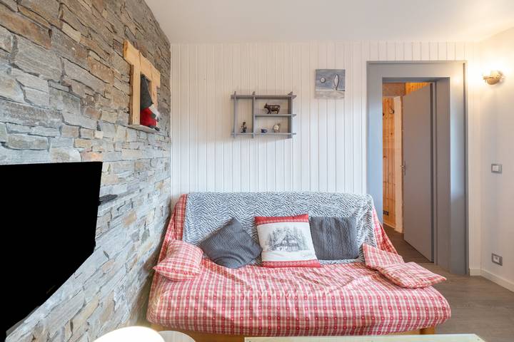 Appartement entier, Appartement Spacieux 6 Personnes avec vue sur la montagne, terrasse privée et Wi-Fi in Le Grand-Bornand, Région d'Annecy