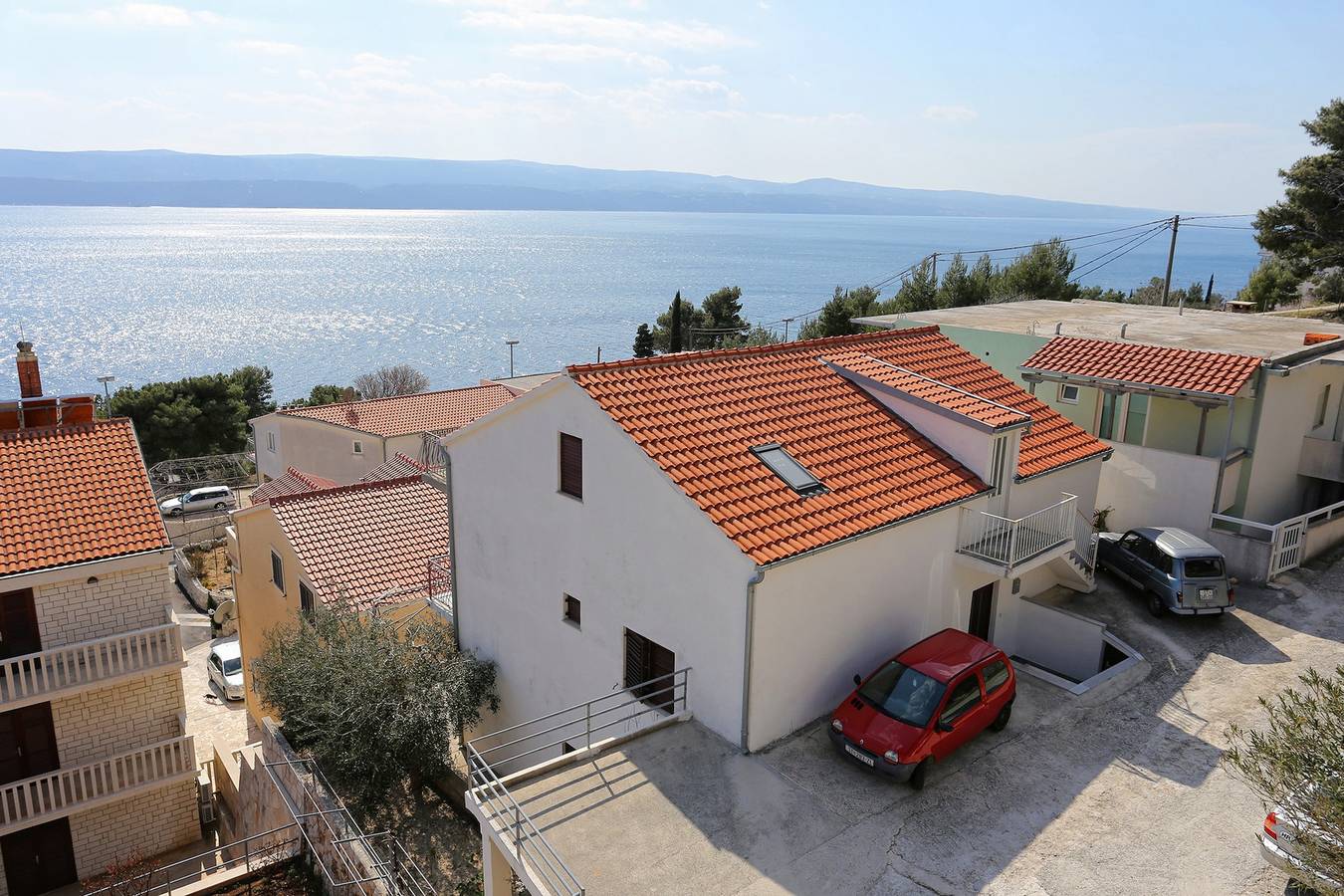 Ganze Wohnung, 3-Zimmer-Ferienwohnung mit Balkon und Meerblick Lokva Rogoznica, Omis A-10358-a in Lokva Rogoznica, Omis-Riviera