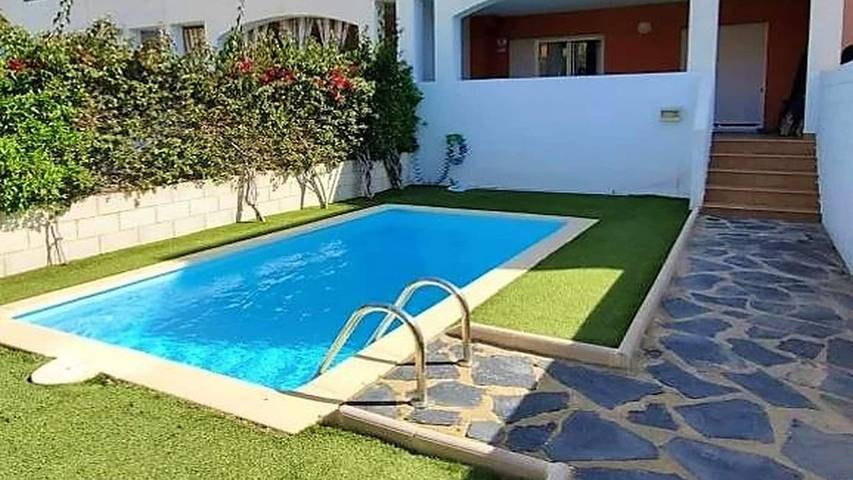 Chalet pour 5 personnes, avec terrasse ainsi que piscine et jardin, animaux acceptés à Vera