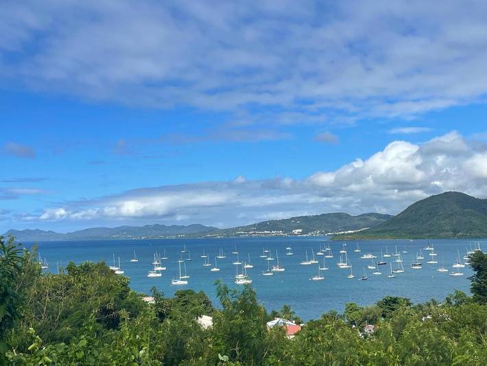 Gîte pour 6 personnes, avec vue ainsi que terrasse et piscine, adapté aux familles dans Anse Caritan - 3