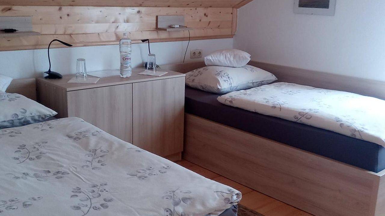 Ganze Ferienwohnung, Zimmer für 3 Personen (17 m²) in Kijevo in Dalmatinisches Zagora
