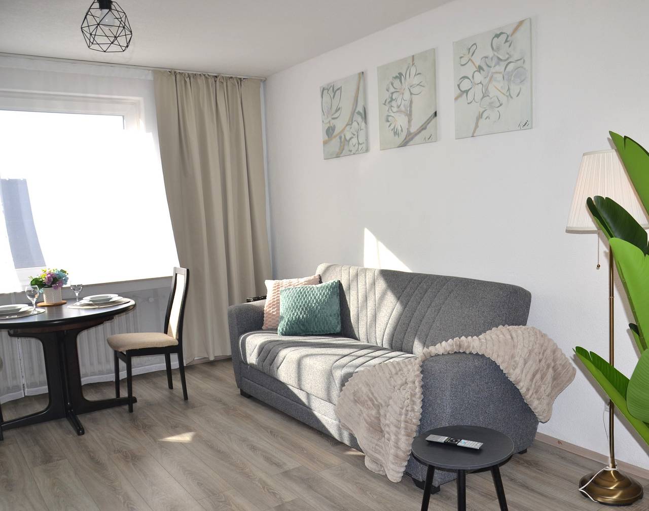 Ganze Wohnung, Apartment 'Rheinstay Business' mit privater Terrasse, Balkon und Wlan in Meiderich/Beeck, Duisburg