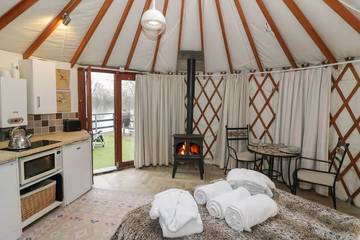 Glamping for 2 People in Beckford, The Cotswolds, Photo 3