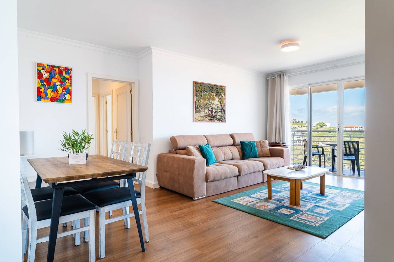 Ganze Wohnung, Ferienwohnung für 4 Personen mit Balkon in Caniço, Madeira