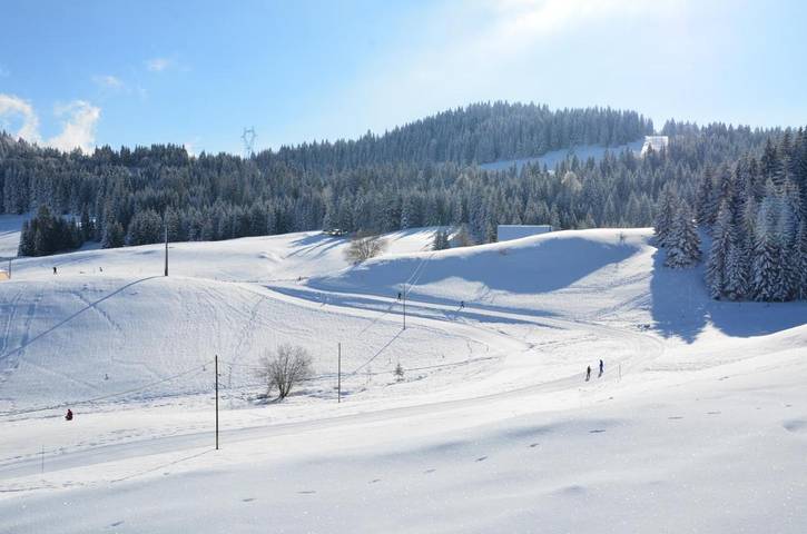 Gîte pour 8 personnes, avec terrasse à Les Moussières - 4