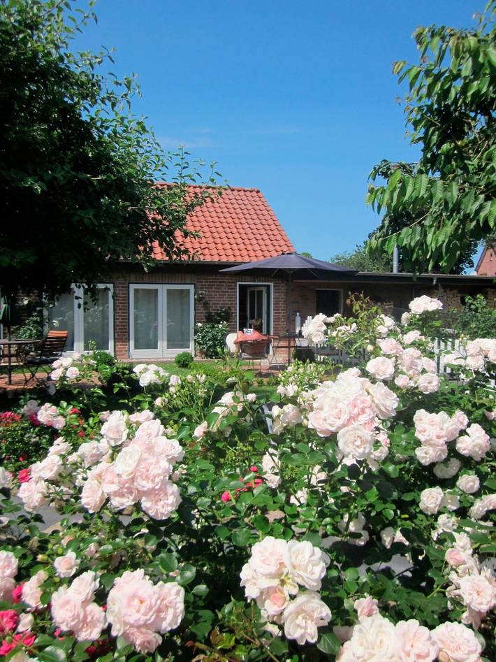 Ferienwohnung für 4 Personen, mit Terrasse und Garten sowie Pool und Sauna