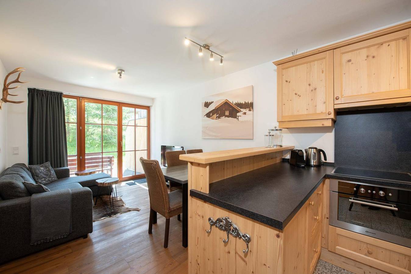 Appartement entier, Cozy apartment with mountain view and close to the slopes in the Zillertal Arena in Hochkrimml, Krimml