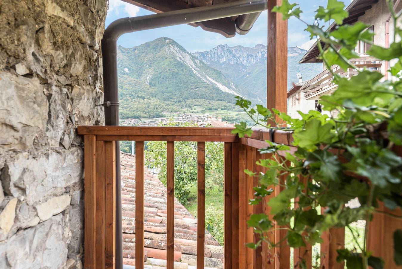 Ganze Wohnung, Ferienwohnung Agriturismo "Al Gallo Nero Lilla" am Gardasee mit Garten & Wlan in Tenno, Gardasee-Berge