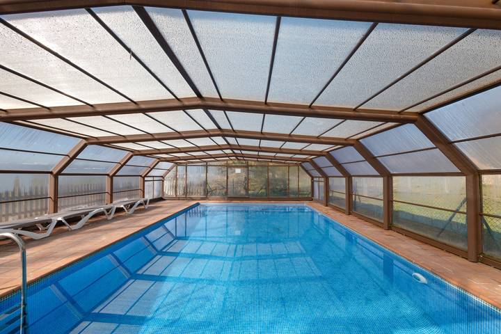 Casa rural para 30 personas, con jacuzzi y jardín, Se admiten mascotas en Cataluña - 2