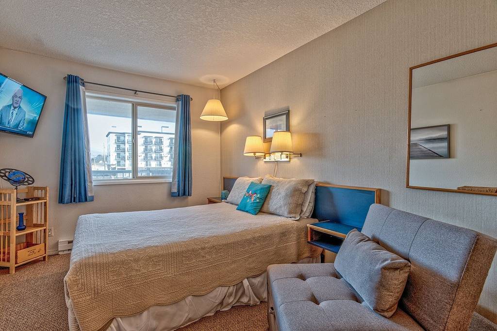 Ganze Wohnung, 'Sands to Reason' bei The Sea Gypsy. Deluxe-Wohnung mit Kamin! Schläft fünf in Lincoln City, Devils Lake (OR)