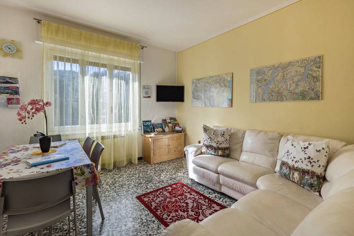 Vacation rental for 6 people, with yard and children pool, kid friendly in Lago Maggiore