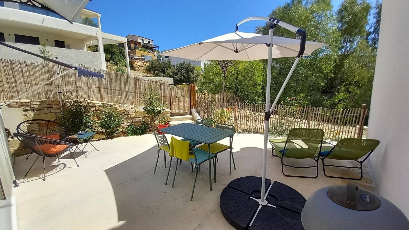 Appartement entier, Appartement Le Cocoon avec terrasse dans maison individuelle in Ceyreste, Région de Marseille