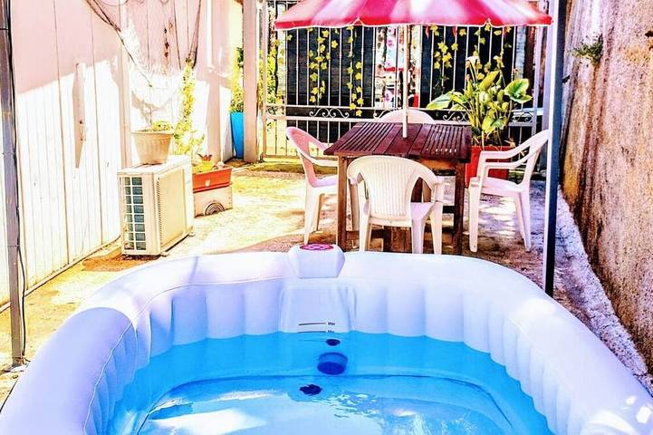 Ferienhaus für 3 Personen, mit Balkon und Garten sowie Whirlpool - 1