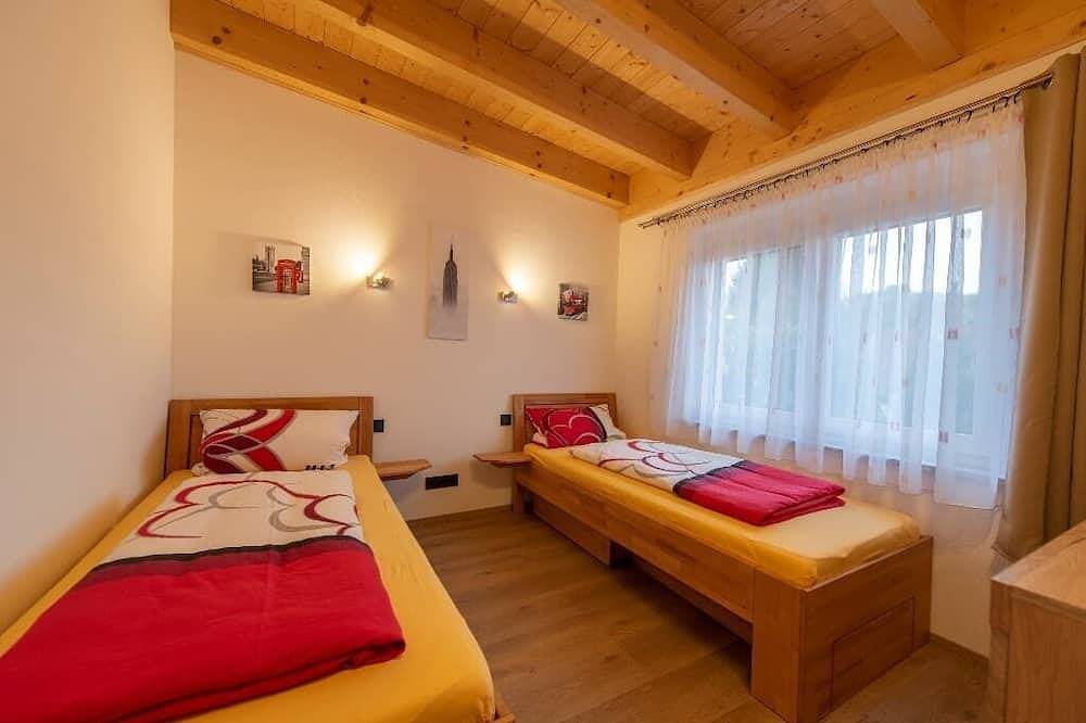 Ganze Wohnung, Moderne Ferienwohnung Hochberg (85 qm) mit Balkon in Pleystein, Naturpark Nördlicher Oberpfälzer Wald