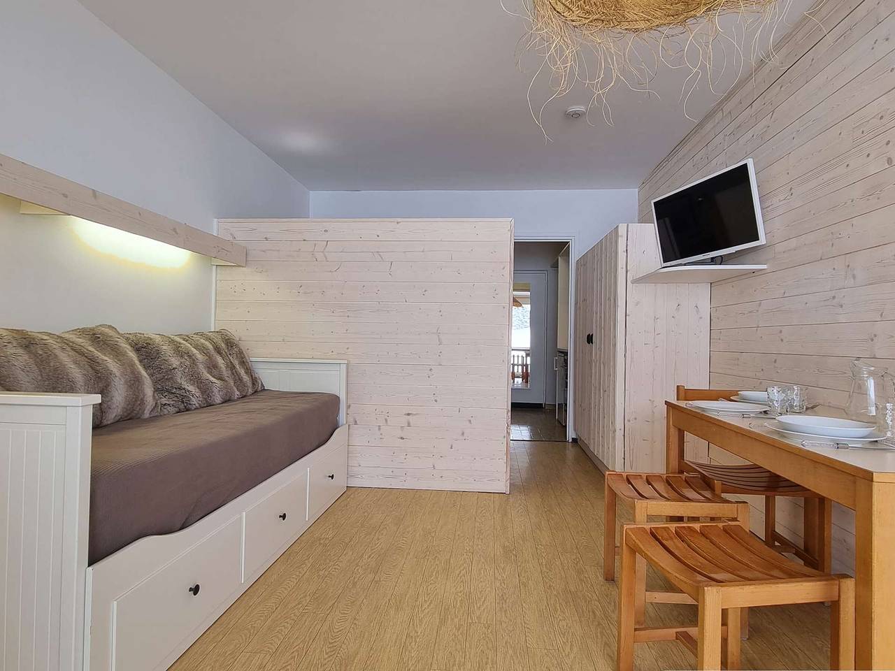 Ganze Wohnung, Studio für 4 Personen, Ski-in/Ski-out, Süd-West, Gratis-Wlan, Kostenlose Parkplätze, Nahe Skilift in Saint-Étienne-en-Dévoluy, Le Dévoluy