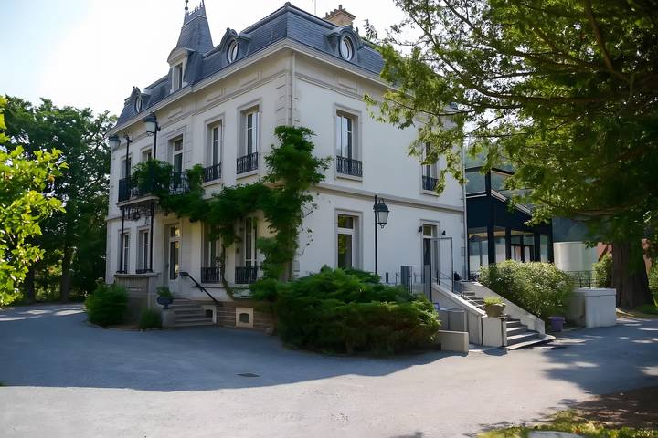Villa per 15 persone, con Balcone e Giardino in Rodano