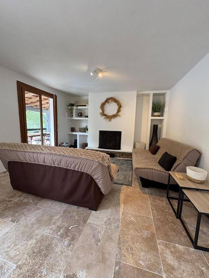 Gîte pour 16 personnes, avec Jacuzzi et Terrasse ainsi que Piscine et Vue à Cazouls-lès-Béziers
