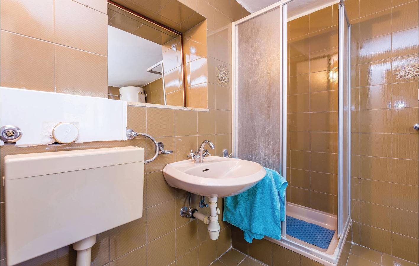 Ganze Ferienwohnung, Gemütliches Apartment am Strand mit WLAN und Klimaanlage – 1 km vom Strand entfernt in Senj, Kvarner Festland