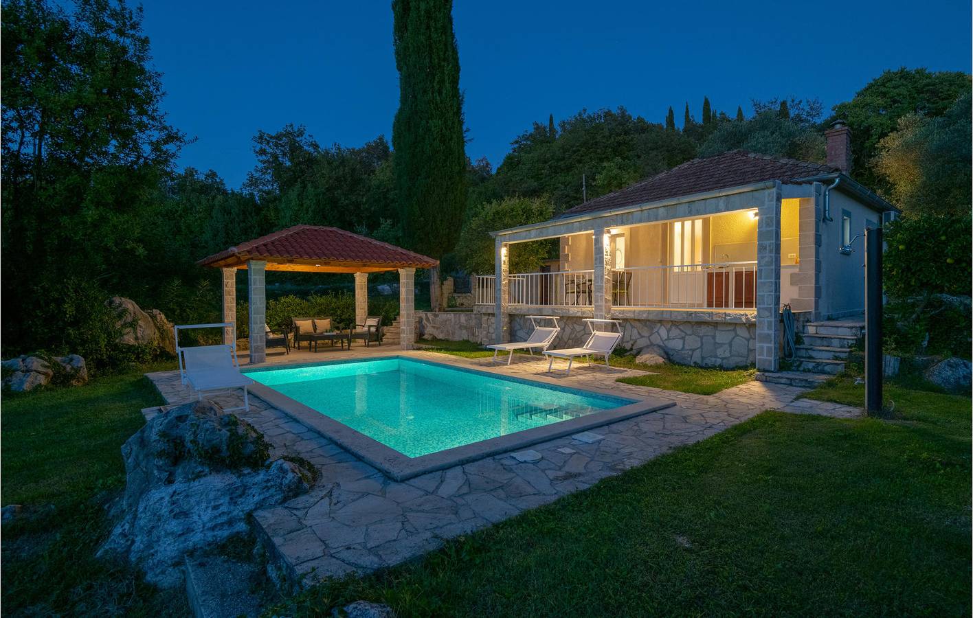 Modernes Apartment mit Pool, Parkplatz und WLAN in Küstennähe in Općina Konavle, Dubrovnik-Neretva