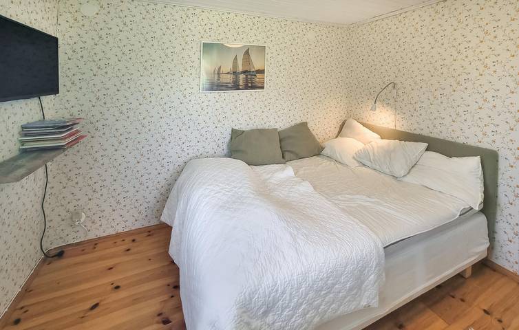 Hus för 4 Personer med trädgård in Orust