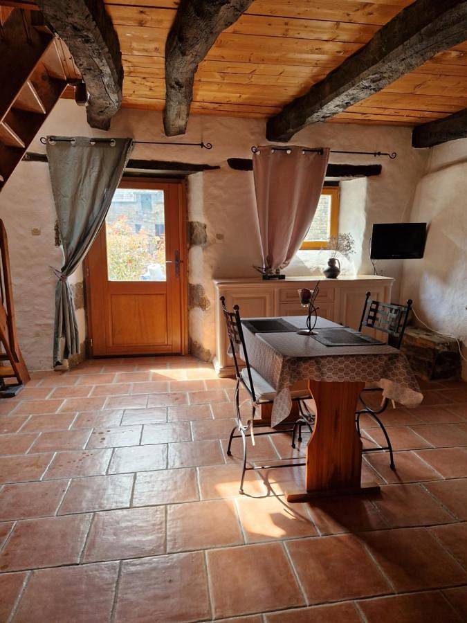 Appartement entier, One-Bedroom Apartment in Bon Repos sur Blavet, Région de Guingamp
