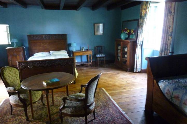 Location de vacances pour 9 personnes, avec jardin et terrasse dans Terres-de-Haute-Charente - 2