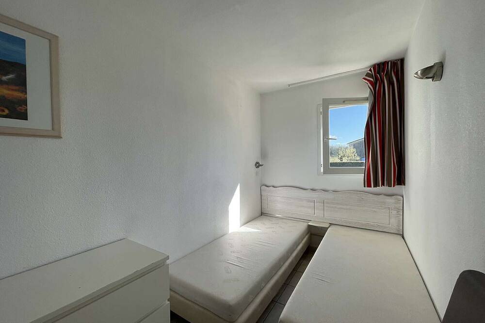 Cozy Duplex for 8 with Terrace, A/C, and Pools at Salavas in Salavas, Ardèche