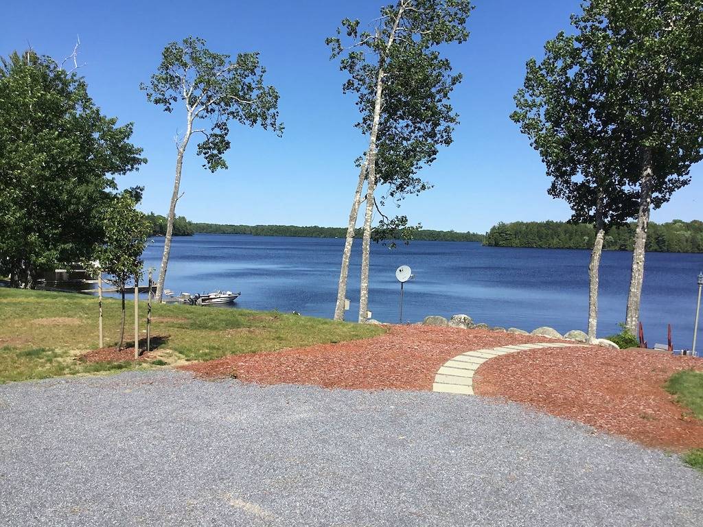 Ganze Wohnung, Anwesen am See mit herrlichem Blick auf den Big Lake in Washington County (Maine)