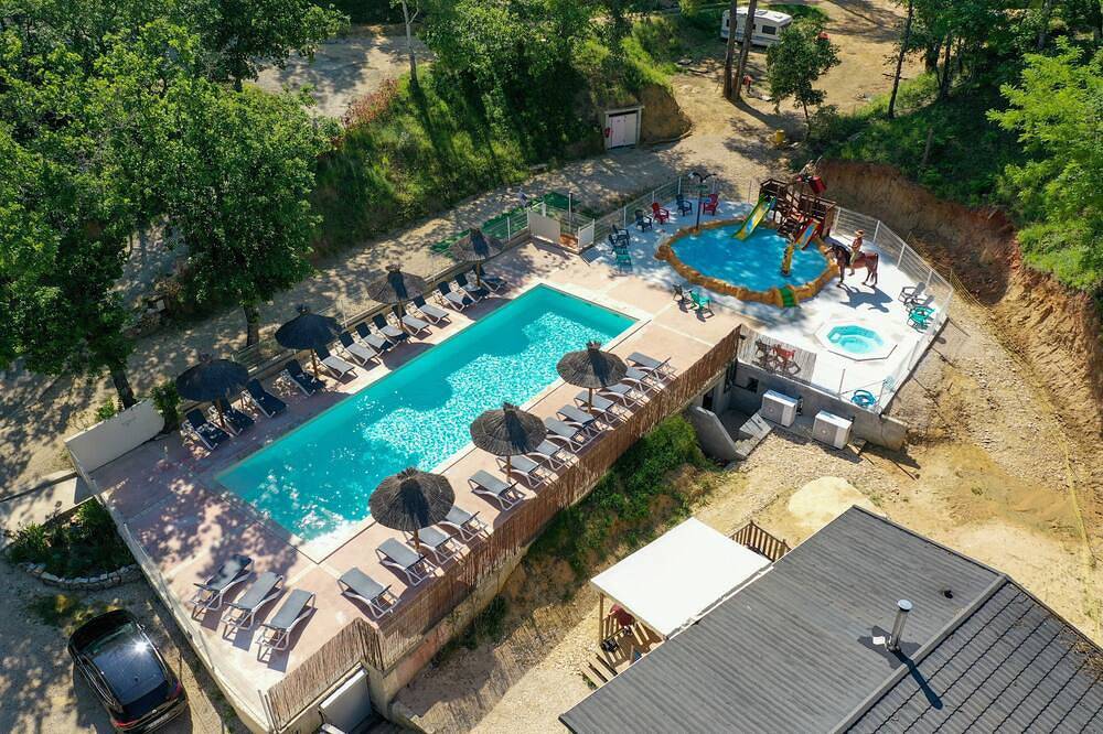 Mobil home 2 bedrooms camping le colorado in Rustrel, Parc naturel régional du Luberon