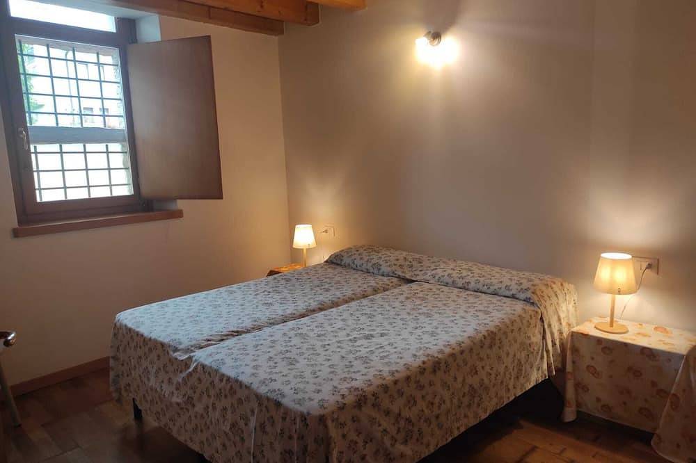 Appartamento intero, Grazioso appartamento con giardino e posto auto a Belluno in Belluno, Schiara