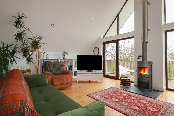 Holiday rental for 8 people, with Balcony and Hot tub as well as Garden and View in Praa Sands