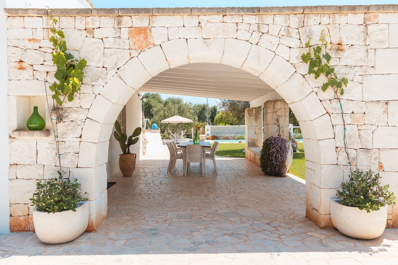 Casa rotonda tradizionale con Wi-Fi, aria condizionata, piscina e giardino in San Vito dei Normanni, Salento